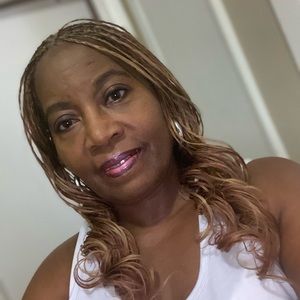 Meet your Posher, Mae